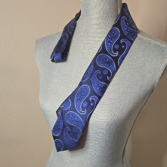 Elegant Blue Paisley Men's Ted Baker Tie - Picture 1 of 6